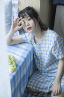 坐在硬邦邦的上面写作业作文